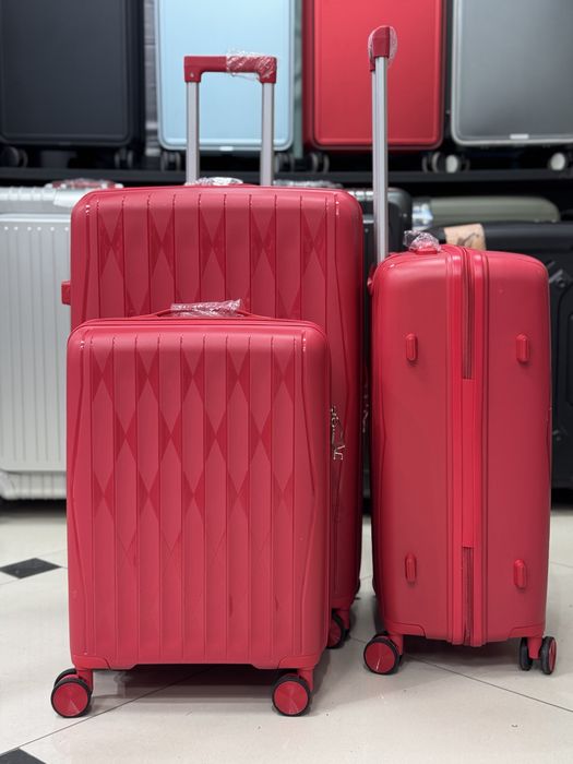 Супер скидка на средние чемоданы из полипропилена