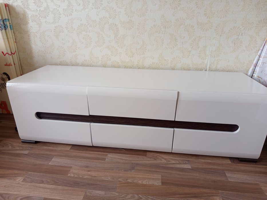 Продам тумбочку под телевизор