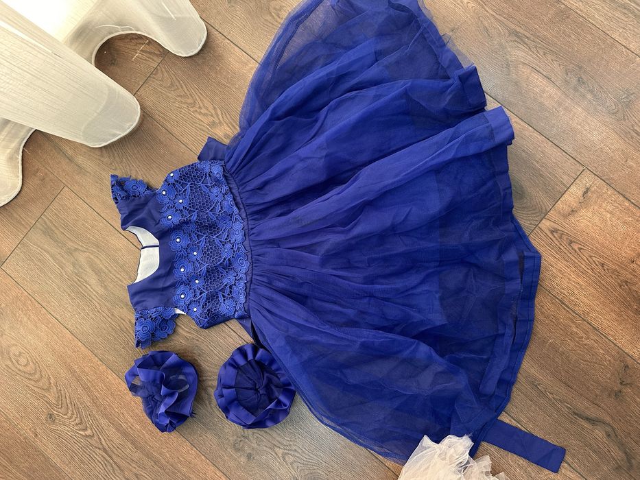 Платье,куртки,кеды,сапоги для девочек и мальчиков