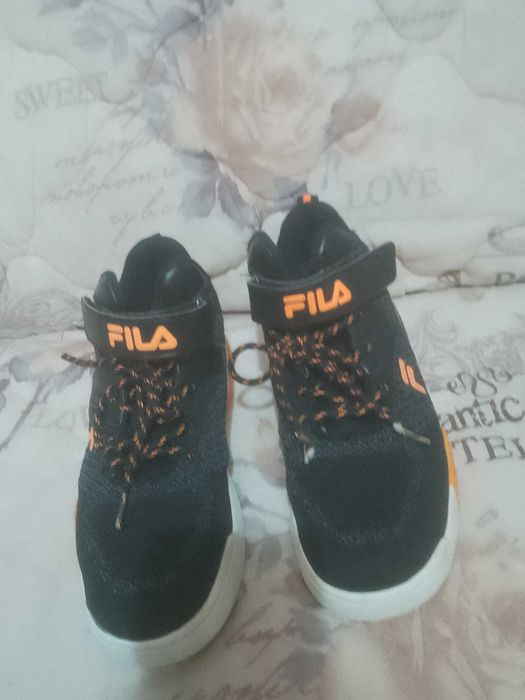 Високи фирмени маратонки