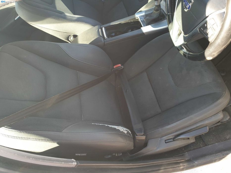 Scaun Semi Piele Fara Incalzire Dreapta Fata Manual cu Imperfectiuni Volvo S60 2010 - 2018 [K1858]