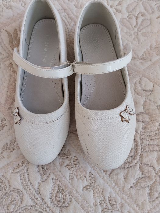 Обувки бели 33 номер