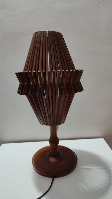 Veioza veche  din lemn