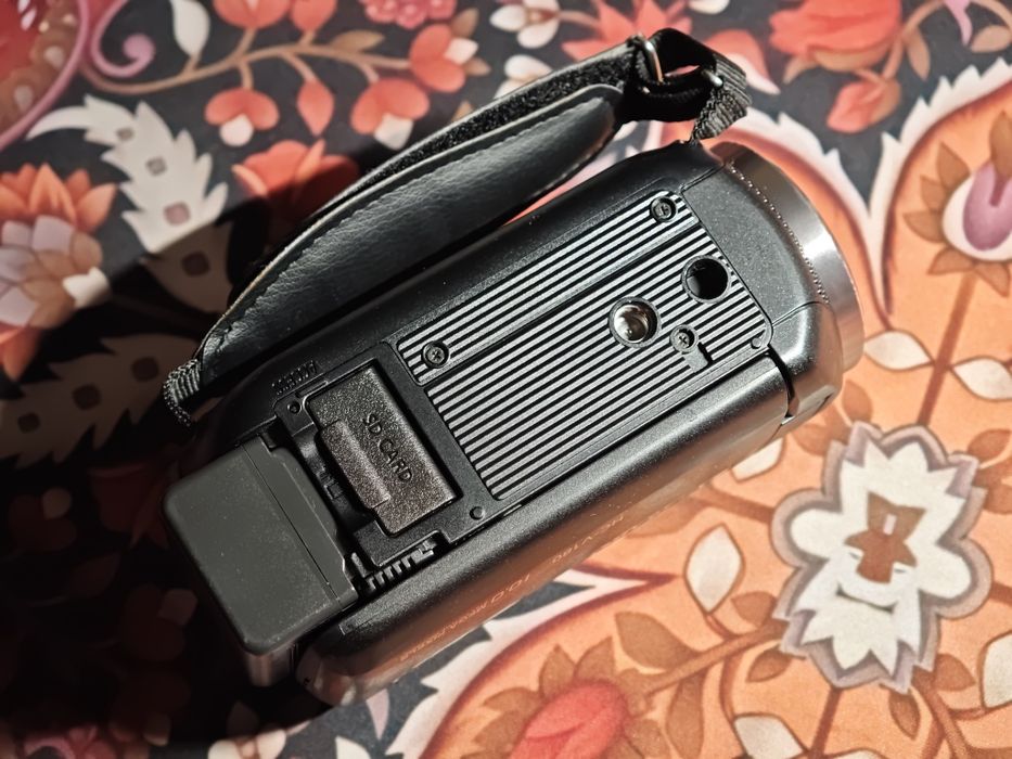 Panasonic hc-v180