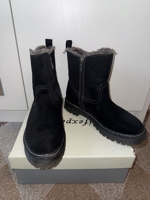 Продам женские зимние ботинки