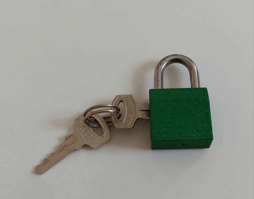 Навесной замок маленький