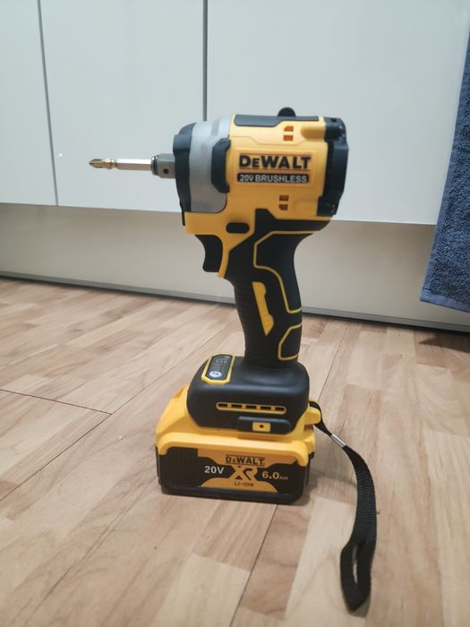 Шуруповерт DeWalt