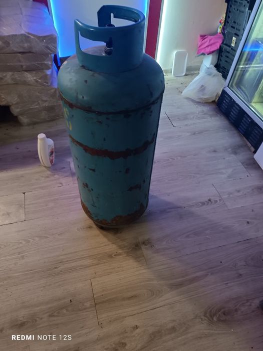 Газова бутилка голяма