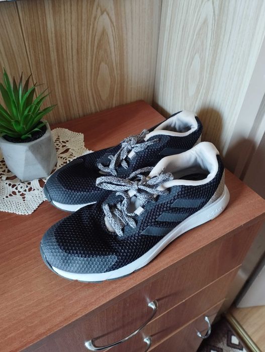 Продавам дамски маратонки