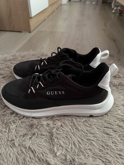 GUESS Спортно- елегантни Маратонки