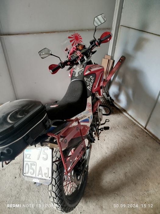 Мотоцикл эндуро 300 кубов.