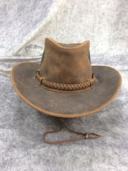 Шляпа из кожи КРС.  размер 60.