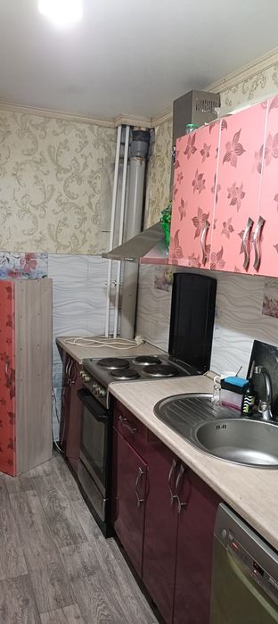 Продам кухонный гарнитур и плиту