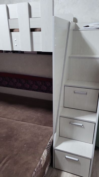 Продам кровать двухъярусную