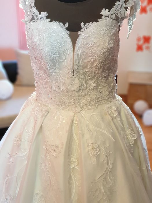 Rochie de mireasa model deosebit