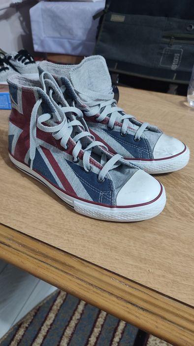 Vând teniși Converse