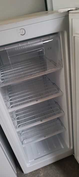 Продам морозильник