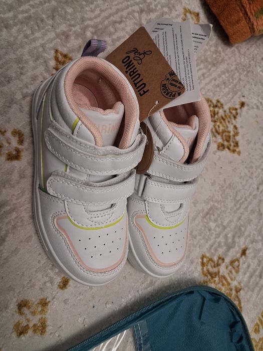 Кроссовки детские. Новый.