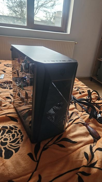 Vand placa de baza asus prime h310m  cu i3 8100 si nividia quadro 2200