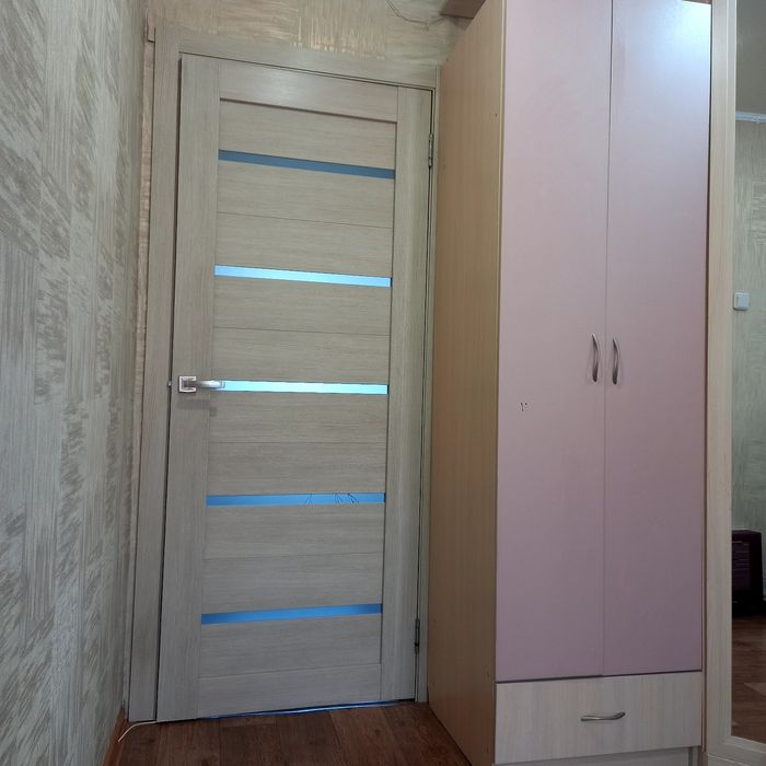 Шкаф мальнький вместительный