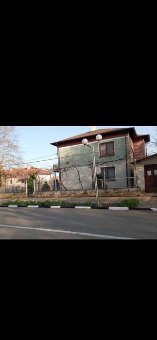 Двуетажна къща в Малина