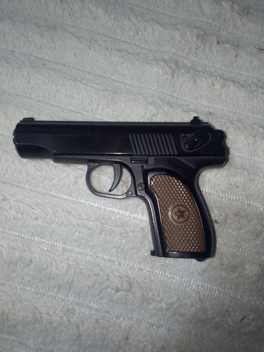 Продам игрушечный пистолет железный