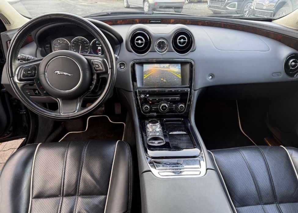Dezmembrez  Jaguar XJ 3.0 Diesel 275 cp 2010-2015