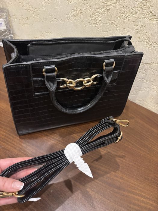 Черна кожена чанта