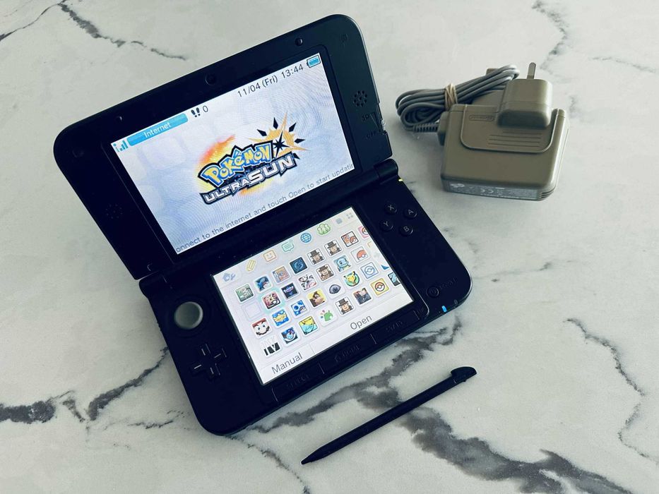 Nintendo 3DS XL Blue с 75 игри Pokemon Zelda Mario Нинтендо