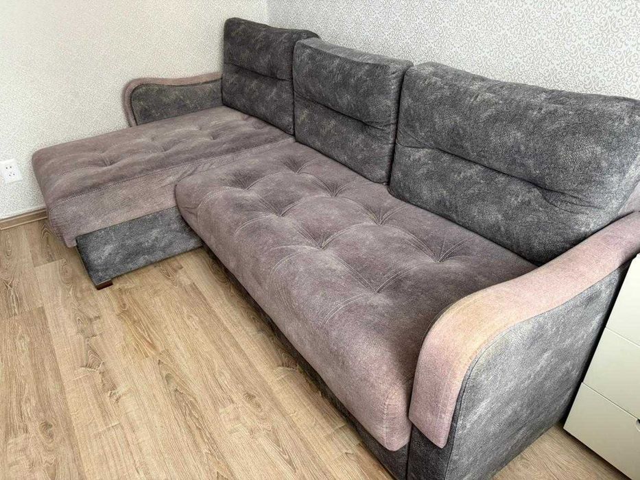 Диван угловой с подушками