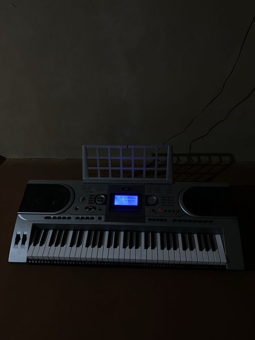 Sintezator sotiladi srochni sotiladi