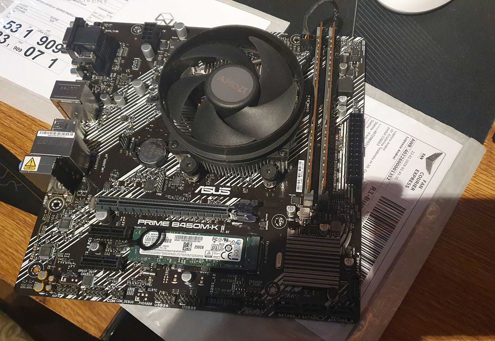 kit am4 b450m + ryzen 2600 + 16gb ddr4 + ssd 256gb Garantie