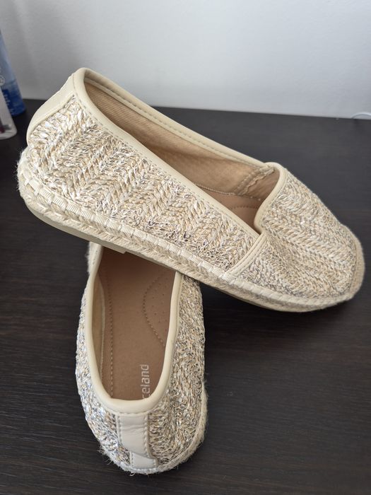 Espadrile tip slip on fără șireturi