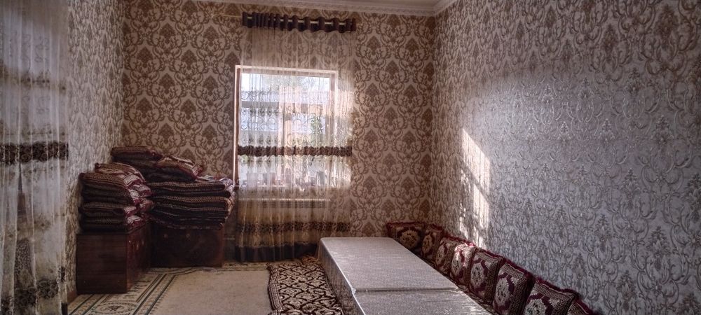 Хишрав балнитса олдида 10сотиклик 2 этажлик куриб битказилмаган ховли