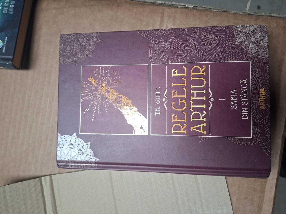 T.H. White - "Regele Arthur I: Sabia din stanca"