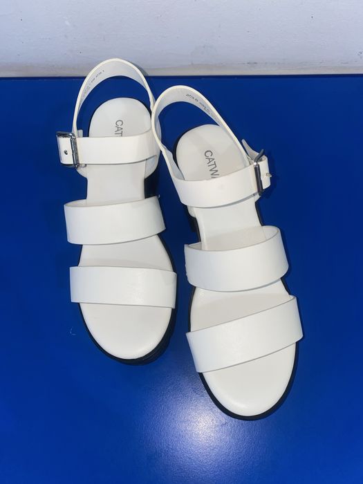 Sandale cu platforma