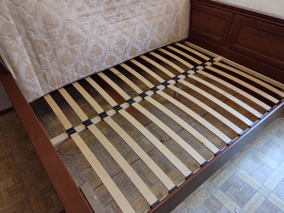 Продается мебель кровать ортопедическим матрасом, плательный  шкаф, ту