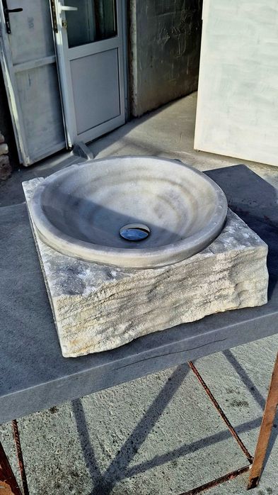 Мивка от естествен камък