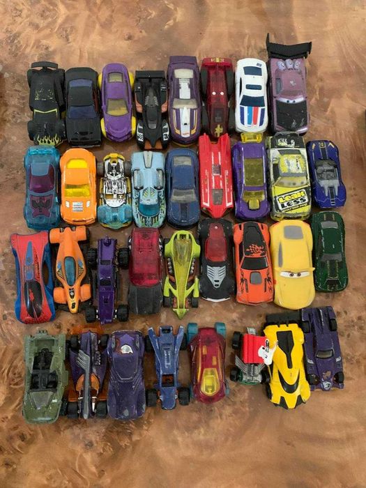 Mashinki hot wheels sotiladi