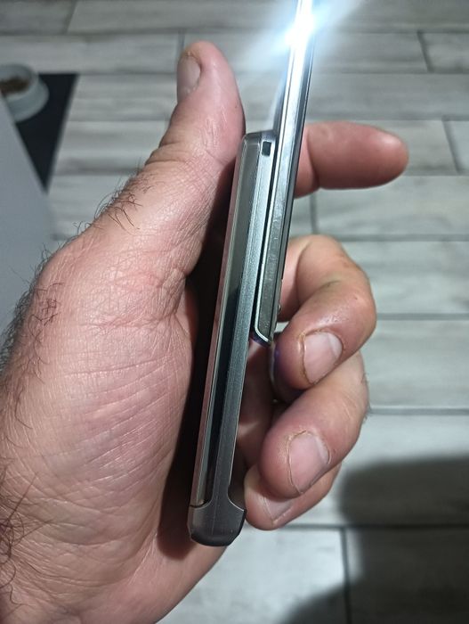 Vând telefon LG KE970