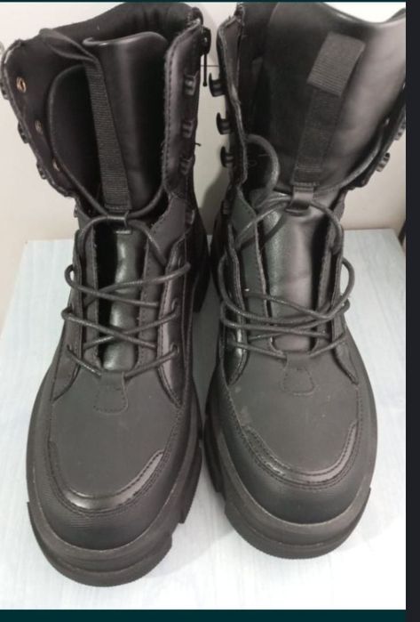 Ghete mărimea 39, marca C&A