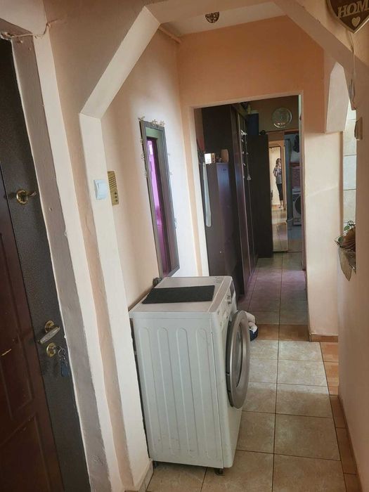 Vand apartament 3 camere baciului sector 5