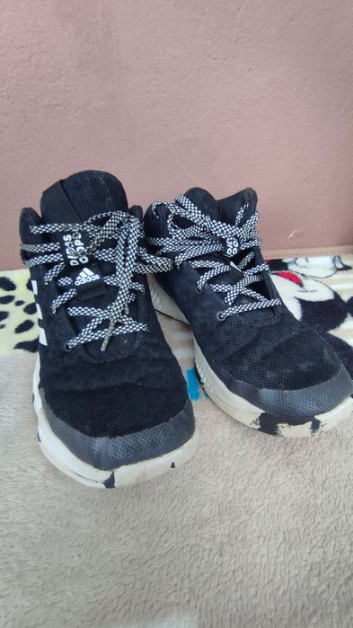 Маратонки Nike, Adidas