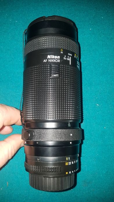 Теле обьектив Nikorr 75-300 / 4,5 В отличном состоянии