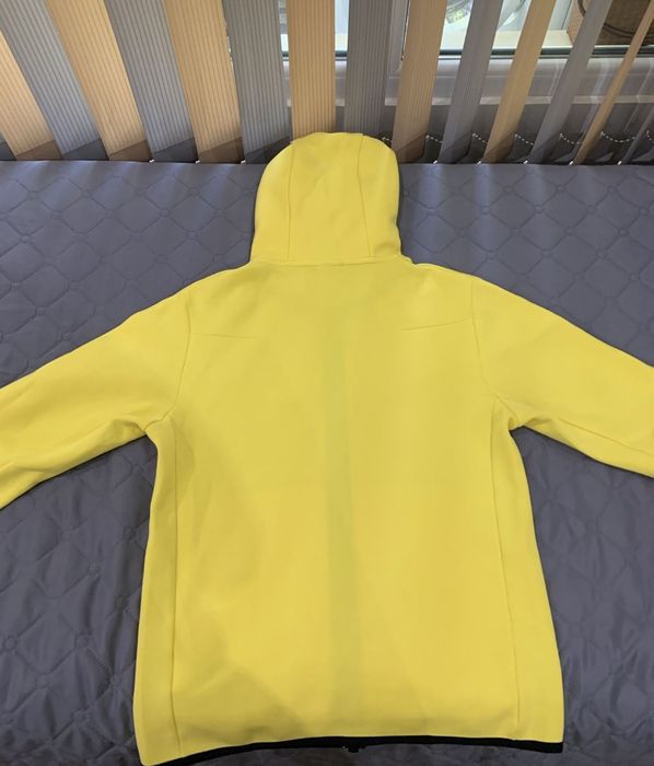 Nike tech fleece yellow