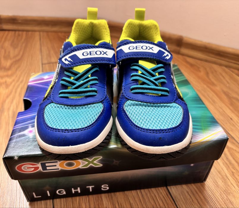 Vand adidasi Geox Lights