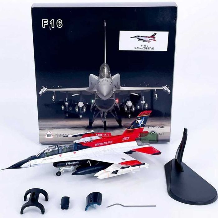 Macheta avion metalica Lockheed Martin F-16D X62A scara 1:72 21cm