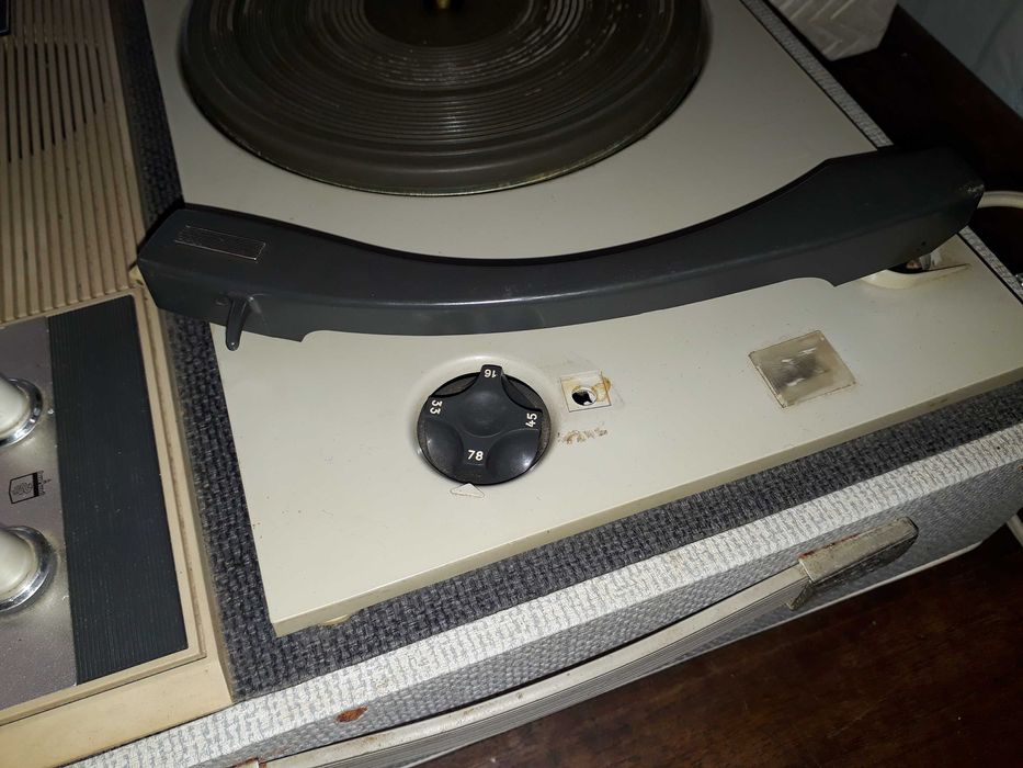 Picup defect Kosmophon boxa încorporată