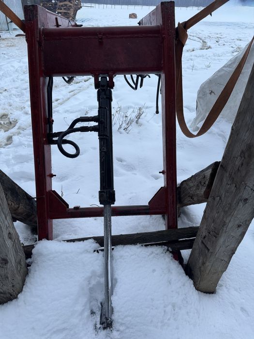 Incarcator frontal pentru pentru tractoare 445, 530, 640