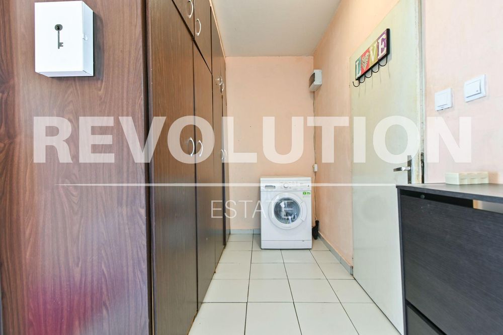 Двустаен апартамент в ж.к. Люлин 9